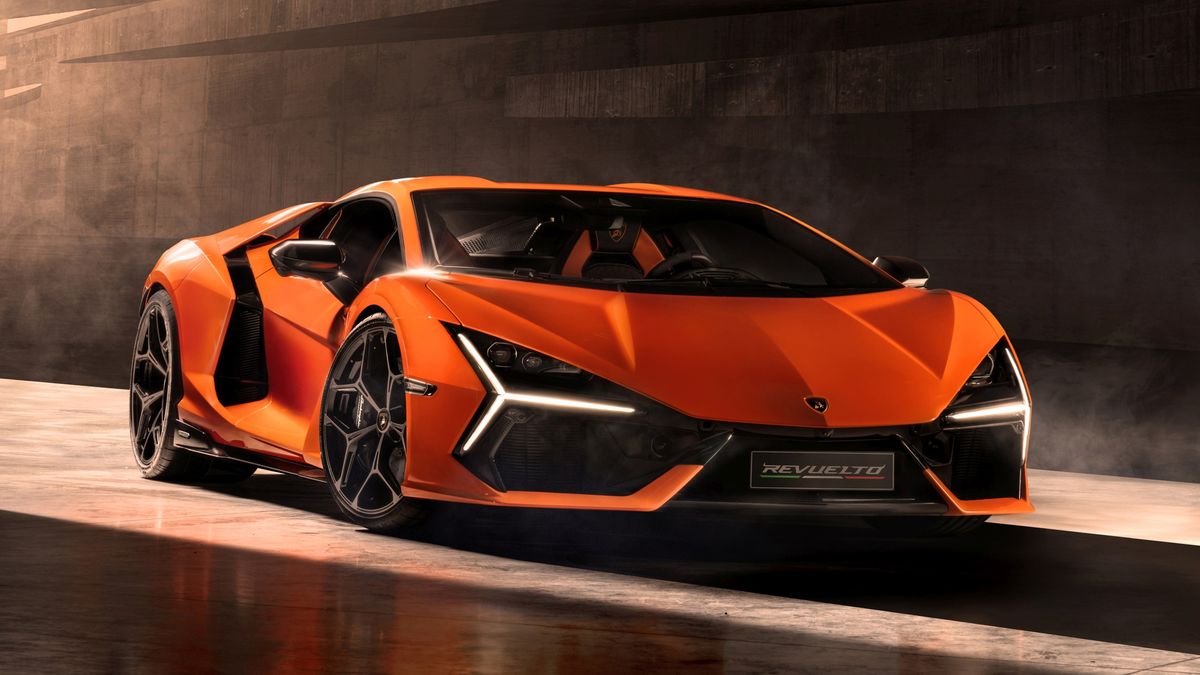 Lamborghini Revuelto přijíždí jako první plug-in hybrid značky